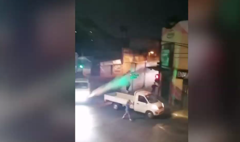 El relato del joven que recibió chorro del carro lanza aguas de Carabineros adentro de su casa