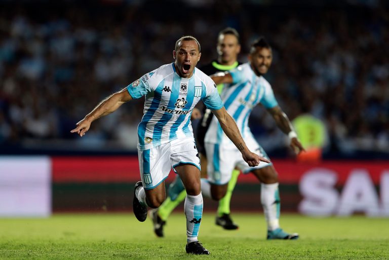 Marcelo Díaz queda fuera del choque de Racing con River tras dar positivo por COVID-19