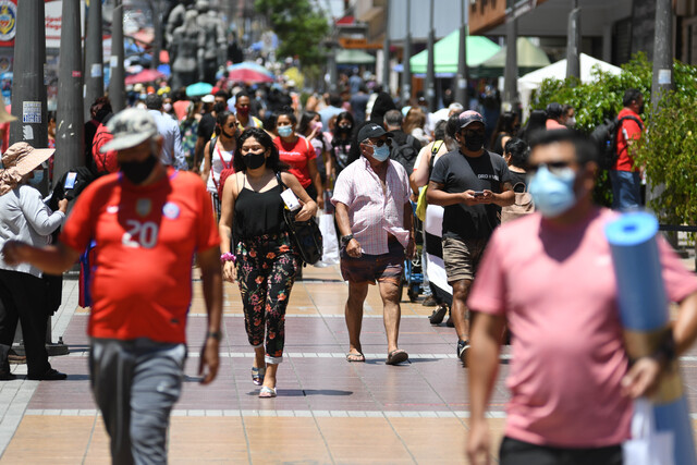 Región Metropolitana lidera casos activos con casi 8 mil contagios, según Informe Epidemiológico