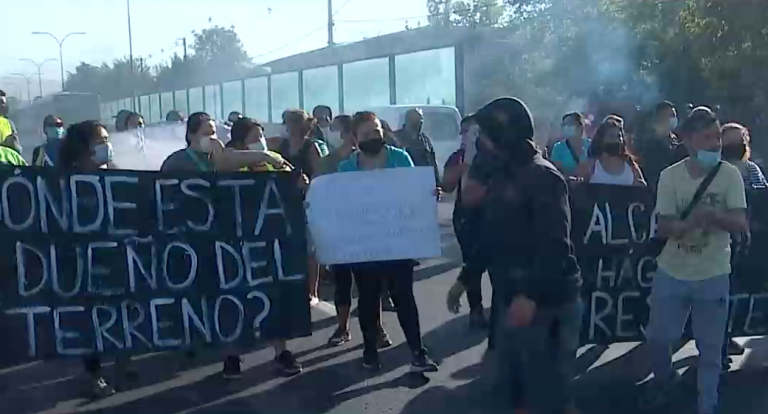 Crece tensión entre vecinos por toma de cerro en Renca: Acusan violencia y balazos