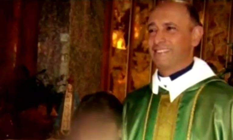 Indignación en Argentina tras absolución de ex cura acusado de abusos por prescripción de delitos