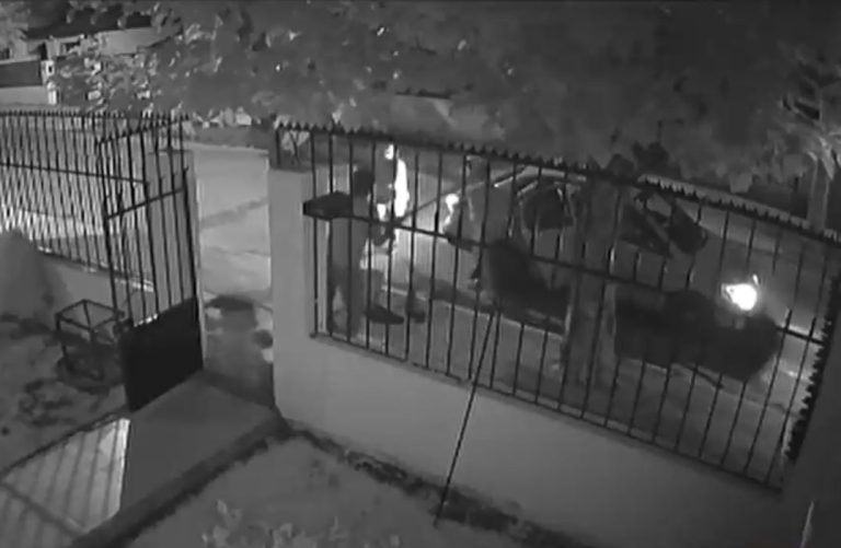 A escobazo limpio: Hombre repelió 