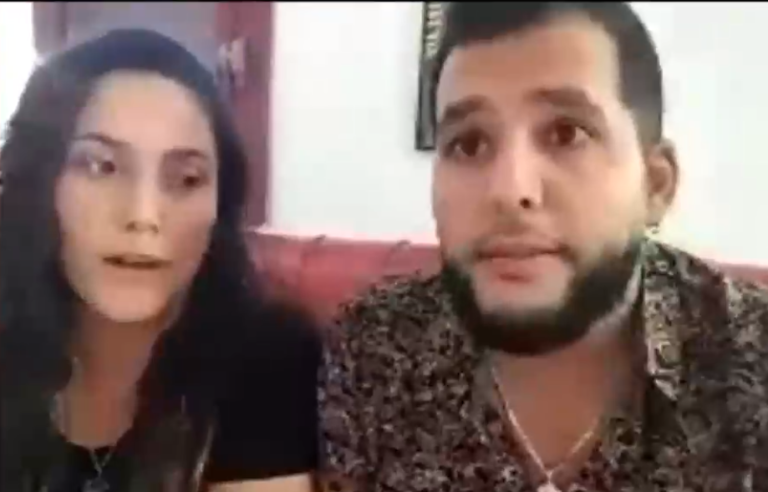 Hace un mes que no pueden volver a Chile al no tener respuestas de aerolínea: 