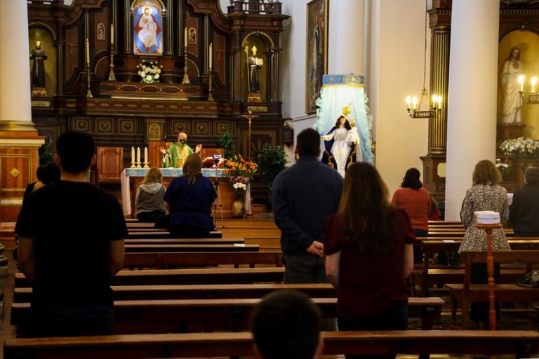 Iglesia por prohibición de celebrar ceremonias en Fase 2: 