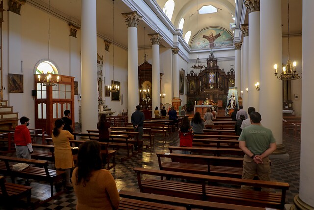 Autorizan actividades religiosas con aforo de hasta 20 personas en comunas en Fase 2