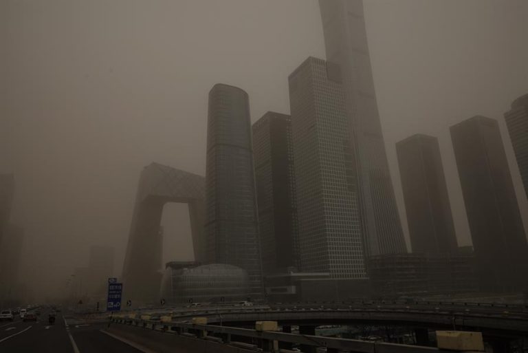 No es un filtro: Las apocalípticas fotos de China bajo una tormenta de arena