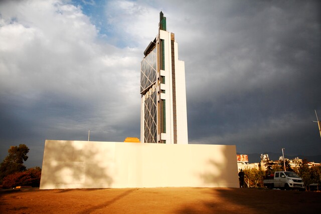 Terminan instalación del cierre perimetral que resguarda la base del monumento a Baquedano