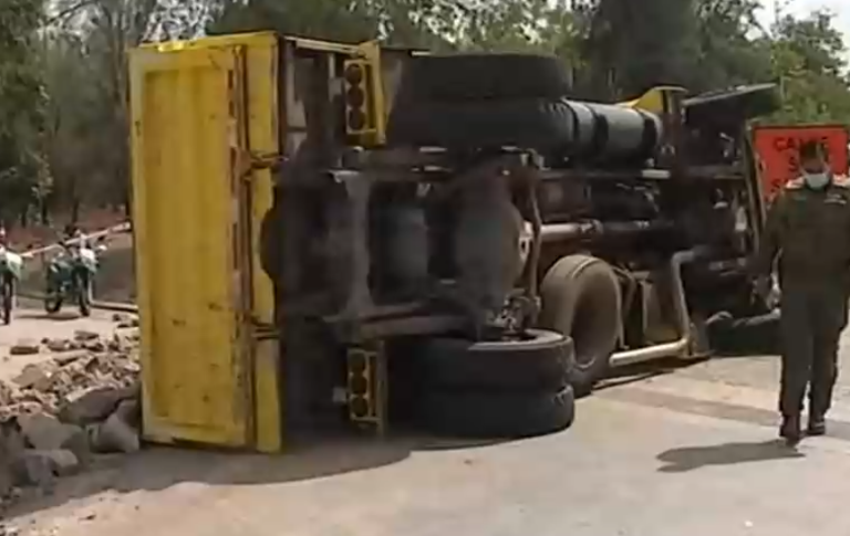 Camión perdió el control por corte de frenos: 5 vehículos fueron alcanzados en choque múltiple