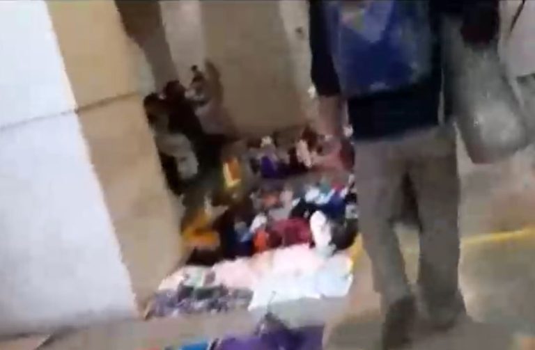 Vecinos de La Cisterna molestos con vendedores ambulantes del Metro: Empresa dice que no están permitidos