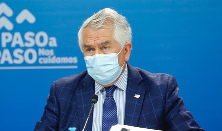 Ministro Paris descarta renunciar al Colegio Médico tras dichos de Izkia Siches