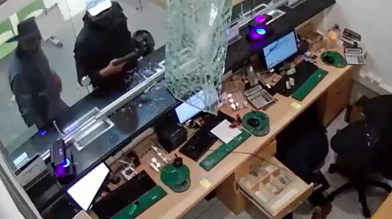 Caótico robo que marcó a San Antonio: Continúa la investigación por el triple asalto en el Día de los Enamorados