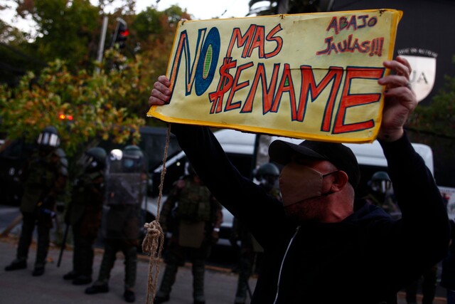 Masiva protesta contra el Sename: Más de 100 personas llegaron a residencia por denuncia de maltrato