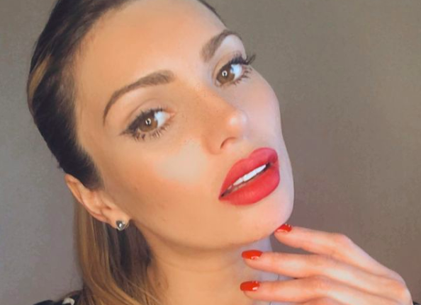 Se aburrió: Faloon Larraguibel respondió a los crueles comentarios sobre sus dientes