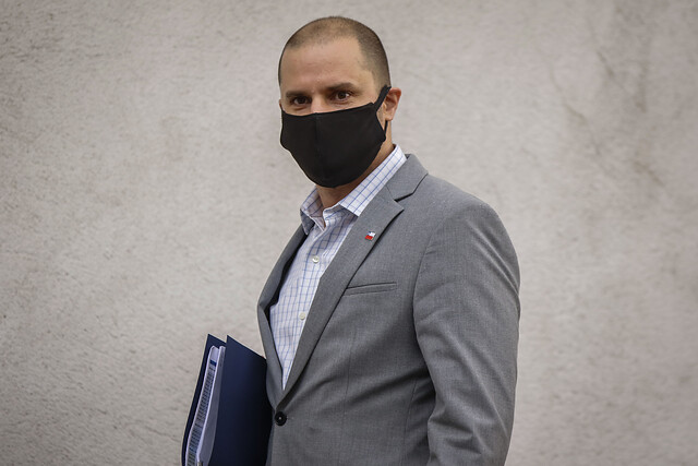 “Pretenden impedir la libertad de informar”: Ministro Bellolio condena ataque a Iván Núñez y equipo de TVN