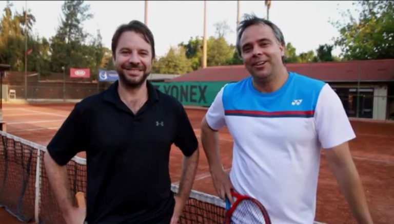 Andrés Carey, el candidato a la CC que recibió el apoyo de Feña González y hace campaña con ukelele