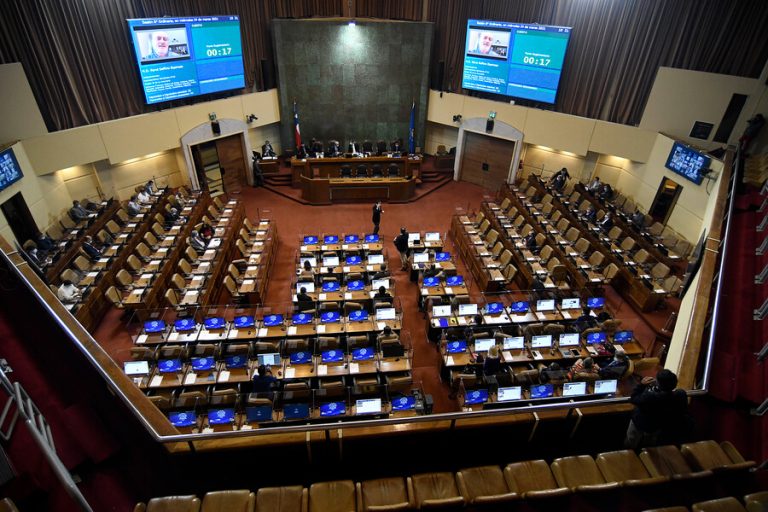 Ahora pasa al Senado: Cámara despachó proyecto para aplazar las elecciones