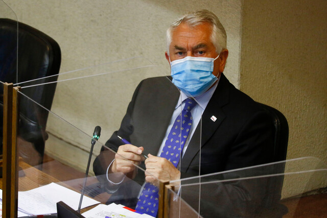 Gobierno anunciará restricciones a los Permisos Únicos Colectivos y al ingreso al país