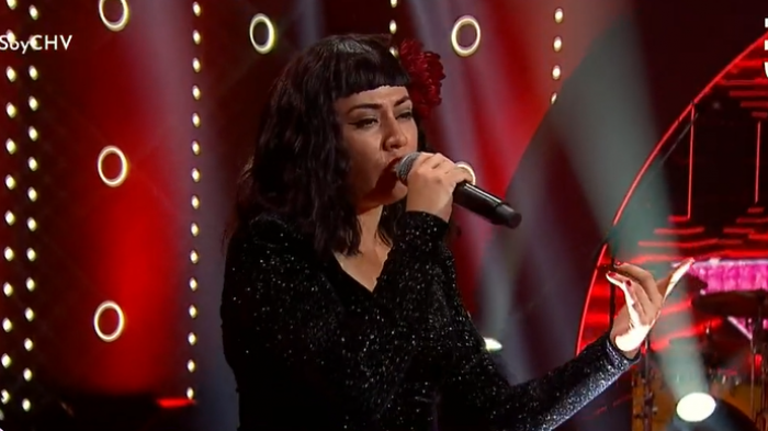 Una apasionada presentación: Mon Laferte avanzó a la siguiente etapa