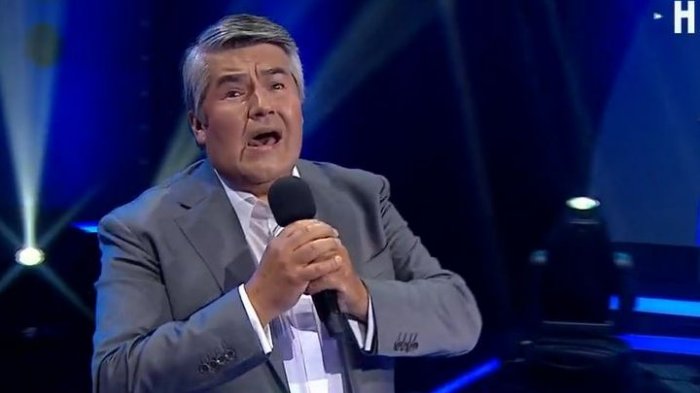 Llegó con una romántica noche: Así fue la presentación de Salvatore Adamo