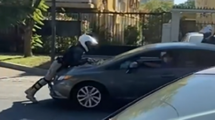 Conductor atropelló a inspector municipal de Providencia: Se molestó porque le pasaron un parte