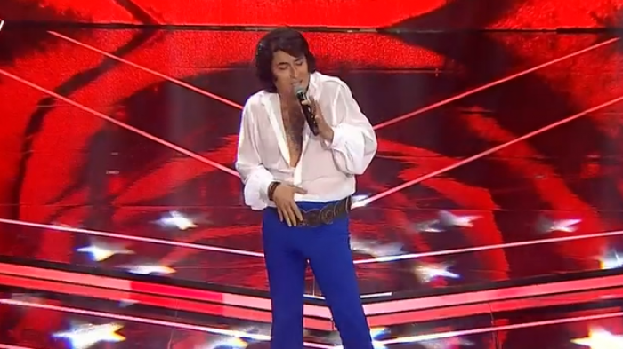 Sandro lo dejó todo en el escenario con su interpretación de 