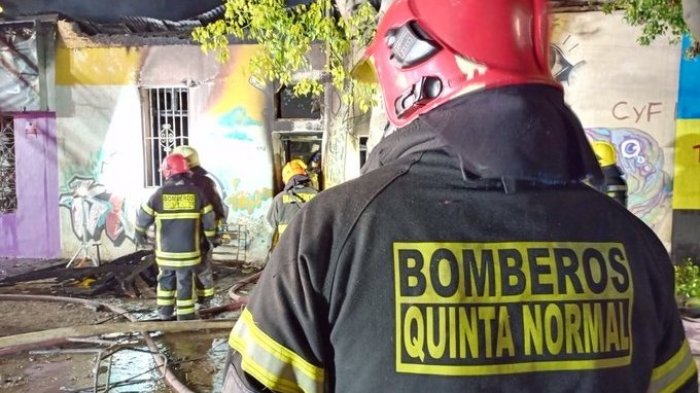 Dos mujeres murieron por incendio que afectó a tres casas ubicadas en Quinta Normal