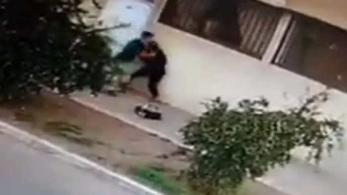 Mujer sufre violento 