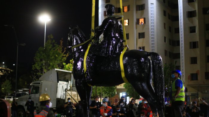 ¿Símbolo de unión o violencia? Políticos debatieron sobre remoción de estatua en Plaza Baquedano