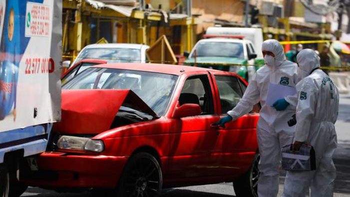 Balacera en Barrio Franklin: Carabinera herida y hombre baleado tras control policial