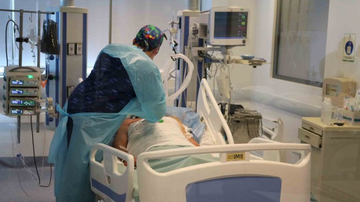 Demanda de camas UCI superó peak de primera ola