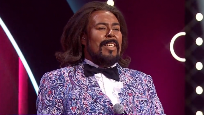 Dominó el escenario: Barry White motivó al jurado con su presentación