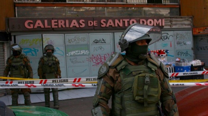 Balacera en centro de Santiago por asalto a joyería: Un locatario resultó herido y un delincuente detenido