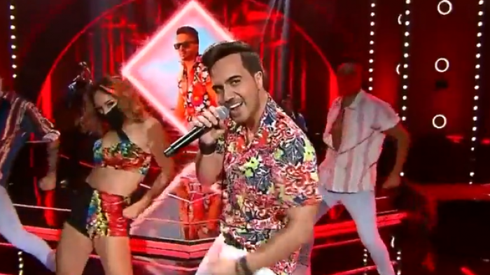 Un ambiente tropical: Luis Fonsi se lució con su interpretación de 