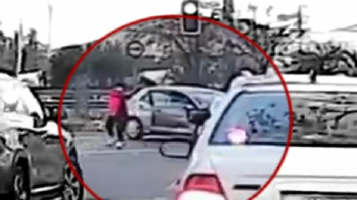 Violenta encerrona en Quilicura: Delincuentes atacaron a vehículo que salía desde Valle Lo Campino