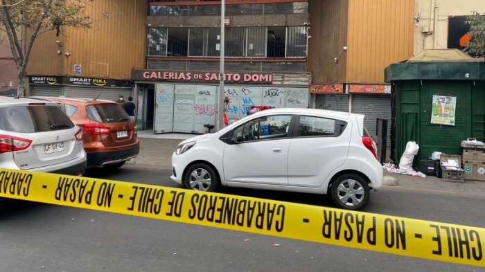 Así fue el violento asalto a dos joyería ubicadas en el centro de Santiago: Locatarios piden incrementar la seguridad en el sector