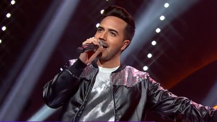 Duelo de titanes: Luis Fonsi lo dejó todo en el escenario interpretando 