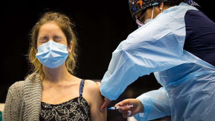 Doctor Juan Espinoza: “La vacunación por sí sola no es la solución”