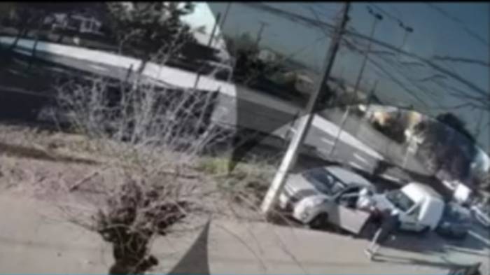 Se defendió con gas pimienta: Mujer sufrió violento robo de su auto en Maipú