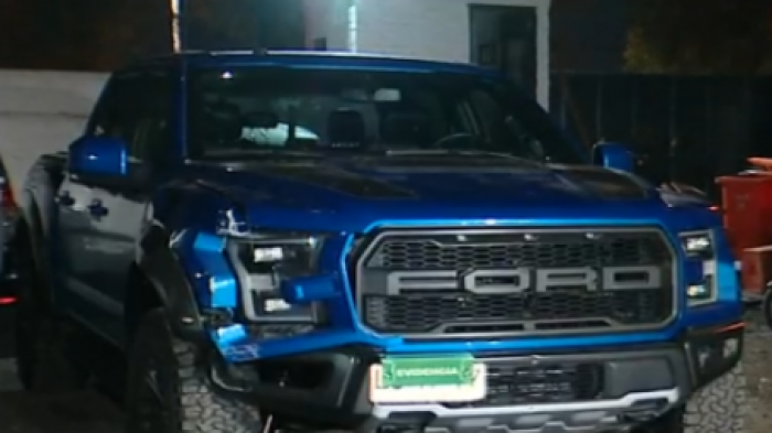 Chocó con un poste: Menor de 16 años fue detenido por robo de camioneta en servicentro