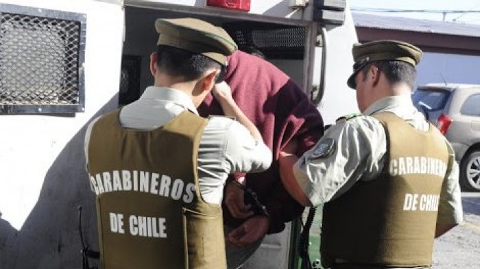 Madre entrega a su hijo de 15 años tras robo de auto en Maipú: Cinco sujetos participaron en violento asalto