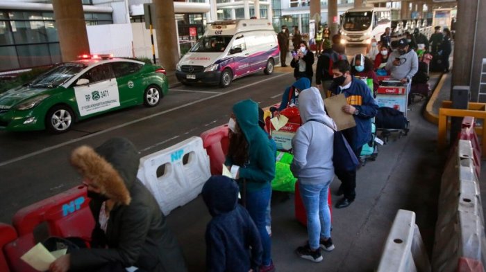 Colapso en el aeropuerto por hoteles sanitarios: Acusan nula disponibilidad de lugares para ser trasladados