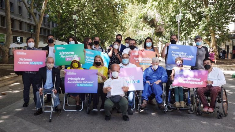 Candidatos con discapacidad, de todo el espectro político, firman acuerdo por la inclusión
