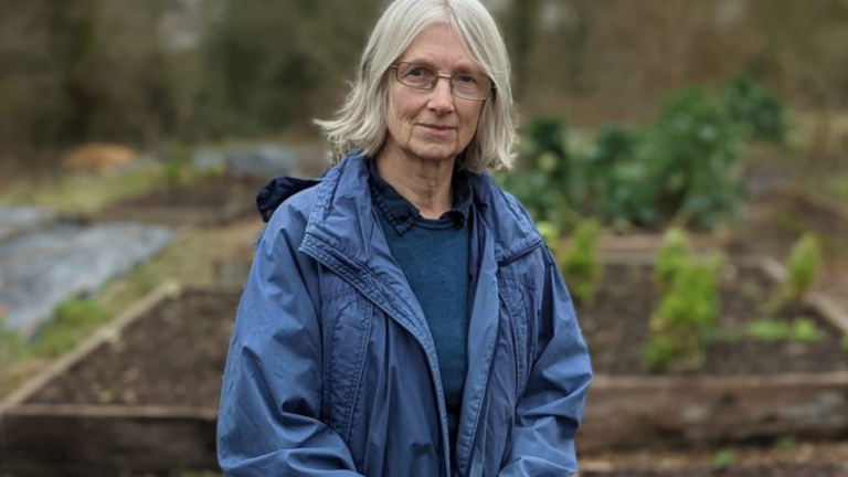 Mujer gana demanda y recibe compensación de $17 millones luego que su jefe la llamara 