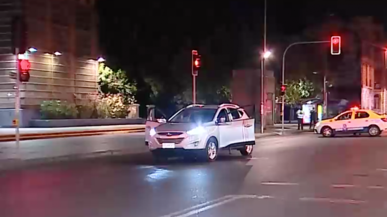 Hombre fue asesinado al interior de su vehículo en las afueras de la estación de Metro Quinta Normal