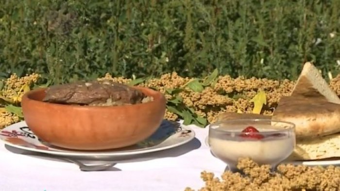 El menú de Chile: Sergi Arola recorrió Paredones para aprender las tradiciones gastronómicas ligadas a la cosecha de quinoa