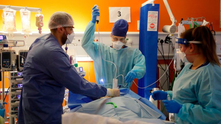 Alerta en EE.UU.: La variante más peligrosa del COVID-19 podría ser dominante a fines de marzo