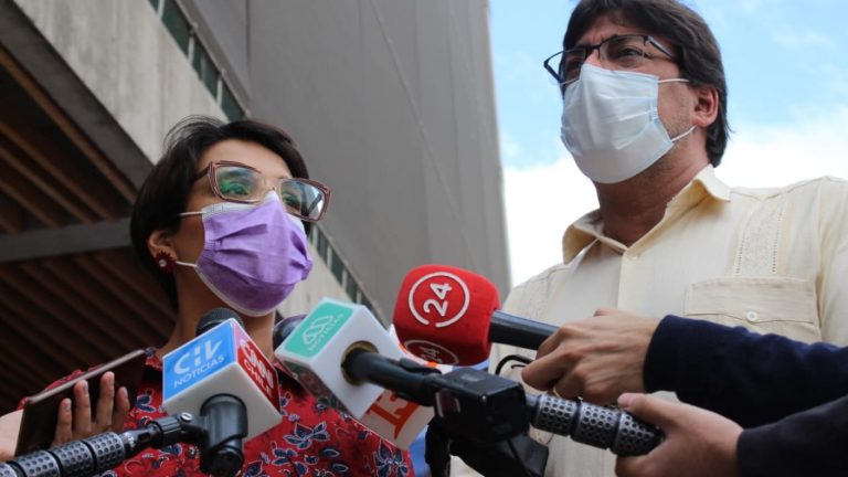 De farmacias a ópticas: Karina Oliva impulsará junto a Jadue servicios populares en toda la RM