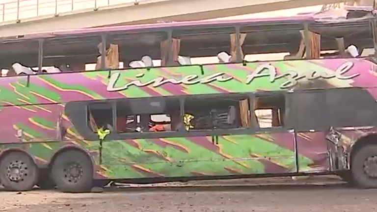 Piden justicia por las muertes: Las graves irregularidades del fatídico accidente de bus Línea Azul
