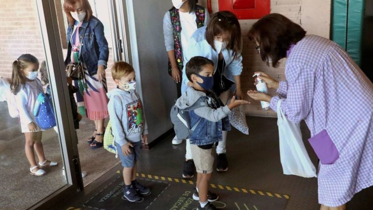 Sinovac anunció que su vacuna es segura para niños y adolescentes