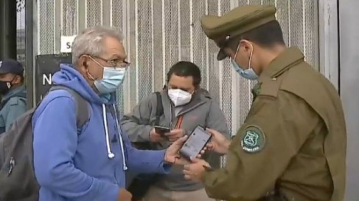 Intensas fiscalizaciones en comunas en cuarentena: Militares y Carabineros revisan porte de permisos en sectores confinados